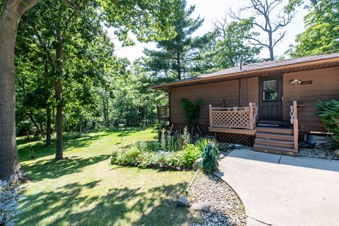 Tiny photo for 2403 11th Street, Winthrop Harbor, IL 60096 (MLS # 12439563)