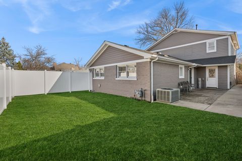 Tiny photo for 1370 Northmoor Court, Northbrook, IL 60062 (MLS # 12626570)