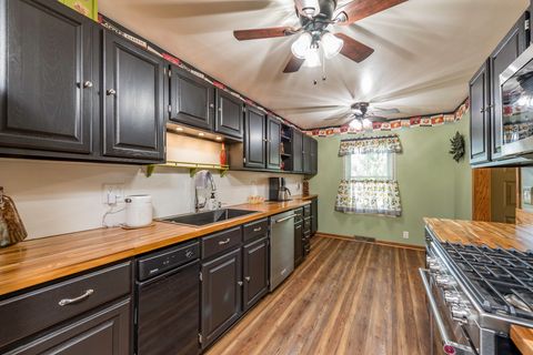 Tiny photo for 1129 Park Avenue, Winthrop Harbor, IL 60096 (MLS # 12442941)