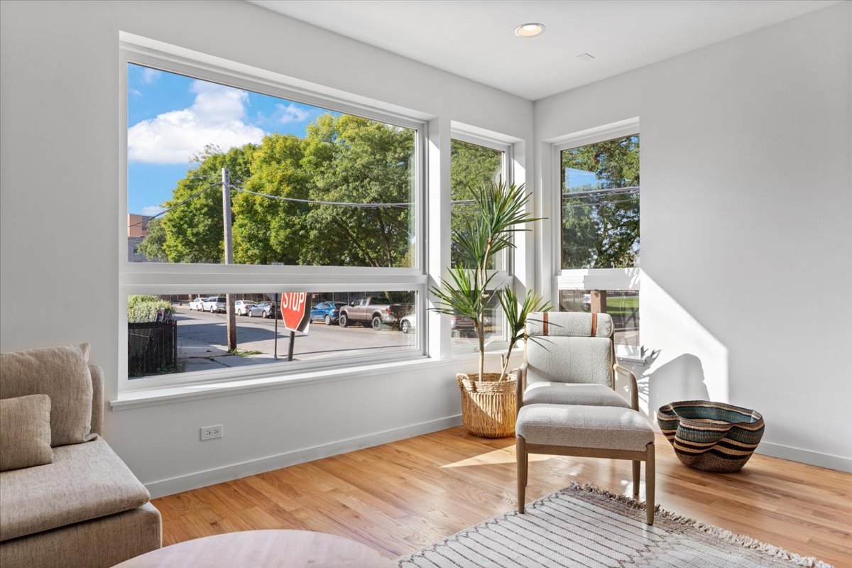 1036 W 20th Place
