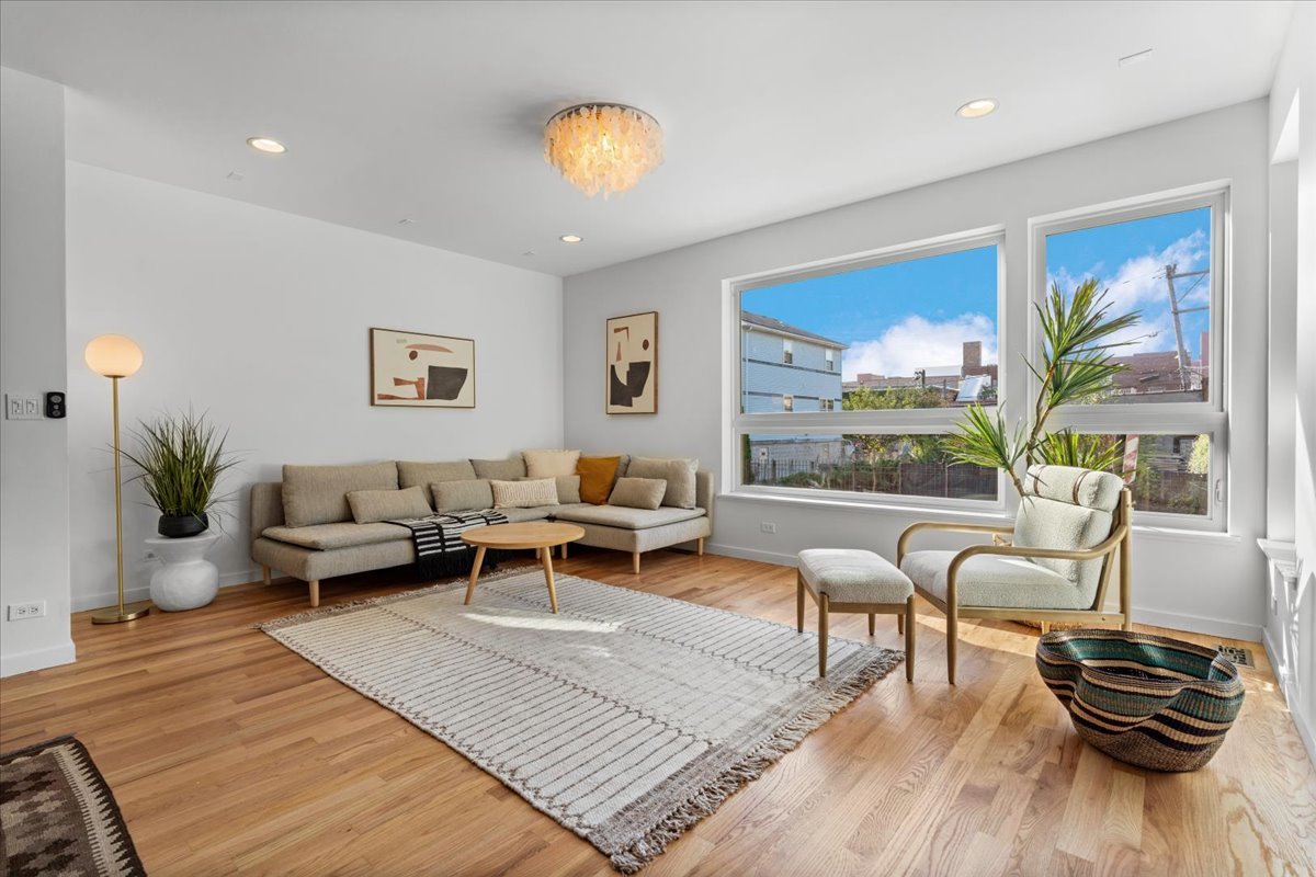 1036 W 20th Place