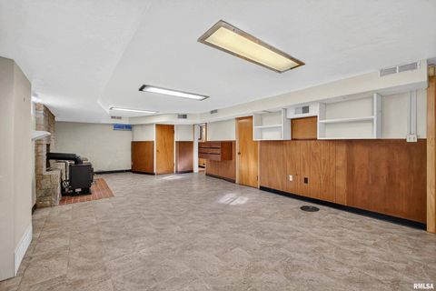 Tiny photo for 1228 COFFELT Avenue, Bettendorf, IA 52722 (MLS # QC4269259)