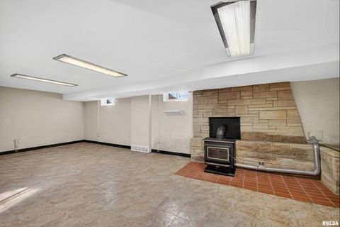 Tiny photo for 1228 COFFELT Avenue, Bettendorf, IA 52722 (MLS # QC4269259)