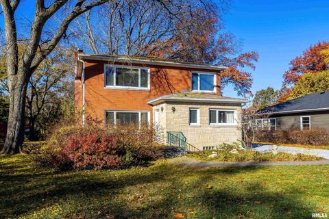 Tiny photo for 1228 COFFELT Avenue, Bettendorf, IA 52722 (MLS # QC4269259)