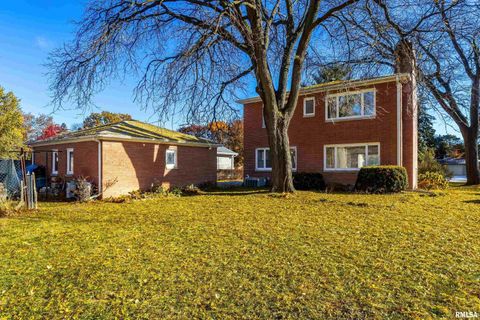 Tiny photo for 1228 COFFELT Avenue, Bettendorf, IA 52722 (MLS # QC4269259)