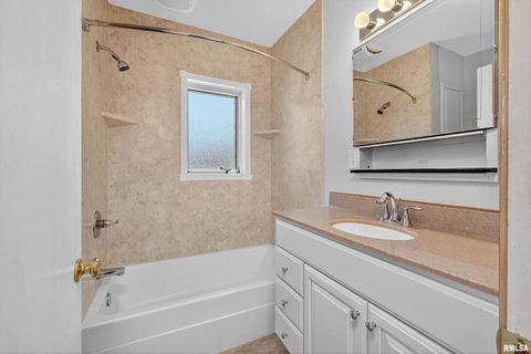 Tiny photo for 1228 COFFELT Avenue, Bettendorf, IA 52722 (MLS # QC4269259)