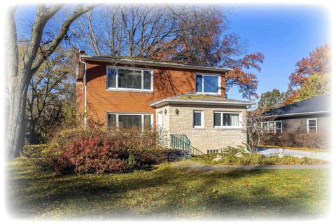 Photo of 1228 COFFELT Avenue, Bettendorf, IA 52722 (MLS # QC4269259)