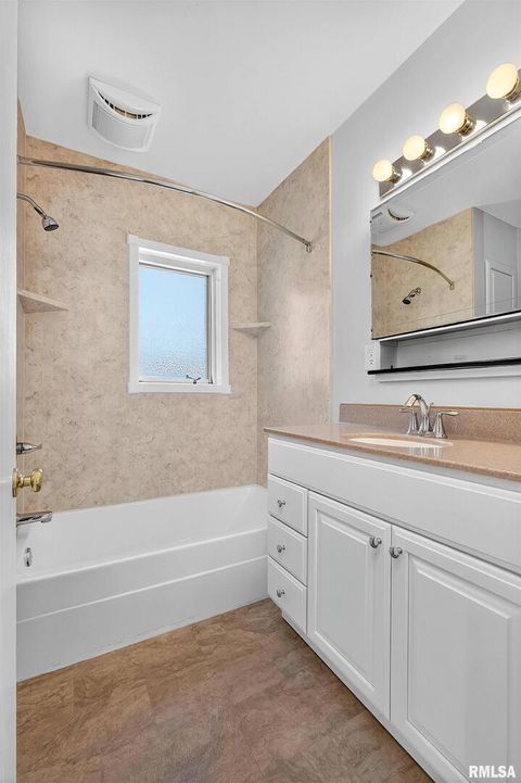 Tiny photo for 1228 COFFELT Avenue, Bettendorf, IA 52722 (MLS # QC4269259)