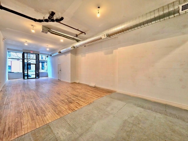 1102 W 18TH Street