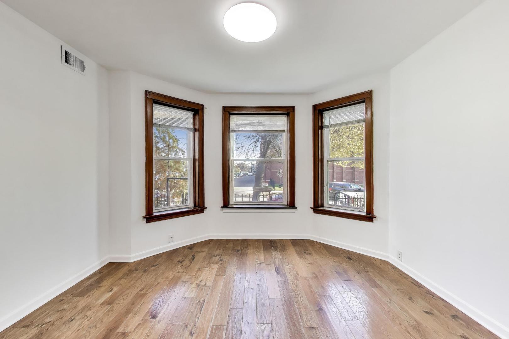 4640 N Saint Louis Avenue