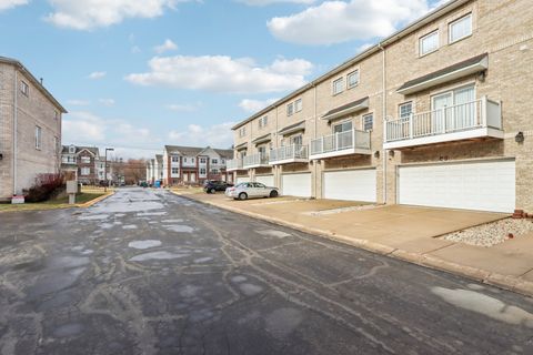 Tiny photo for 183 N EAST RIVER Road #C5, Des Plaines, IL 60016 (MLS # 12537628)