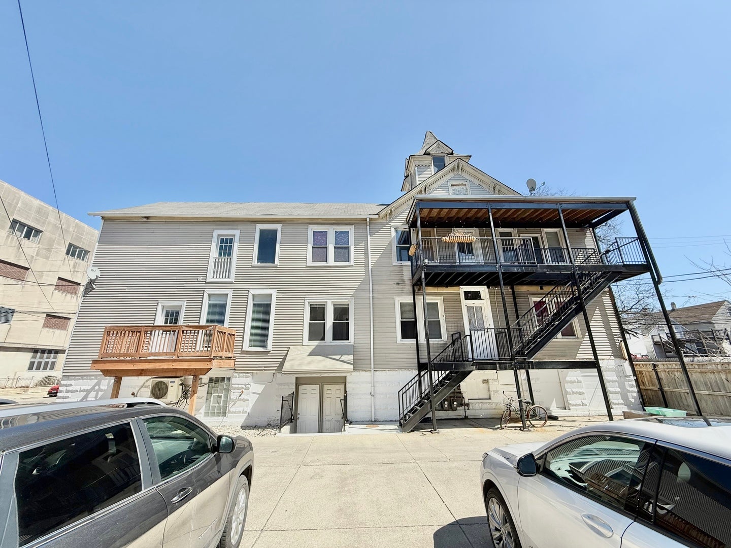 2947 W Cortland Street