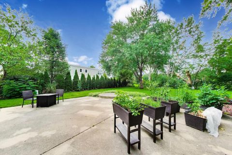 Tiny photo for 1207 W Thomas Street, Arlington Heights, IL 60004 (MLS # 12704335)