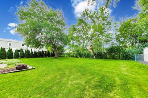 Tiny photo for 1207 W Thomas Street, Arlington Heights, IL 60004 (MLS # 12704335)