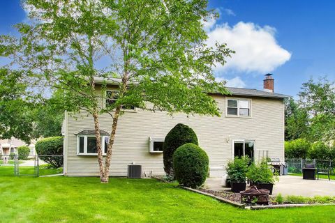 Tiny photo for 1207 W Thomas Street, Arlington Heights, IL 60004 (MLS # 12704335)