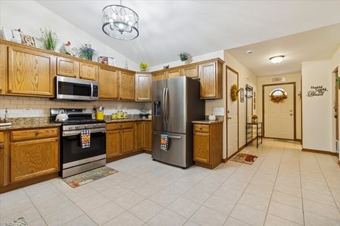 Tiny photo for 1204 Glen Mor Drive #B, Shorewood, IL 60404 (MLS # 12490040)