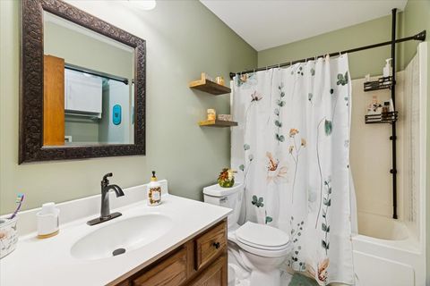 Tiny photo for 1204 Glen Mor Drive #B, Shorewood, IL 60404 (MLS # 12490040)