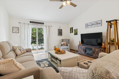 Tiny photo for 1204 Glen Mor Drive #B, Shorewood, IL 60404 (MLS # 12490040)