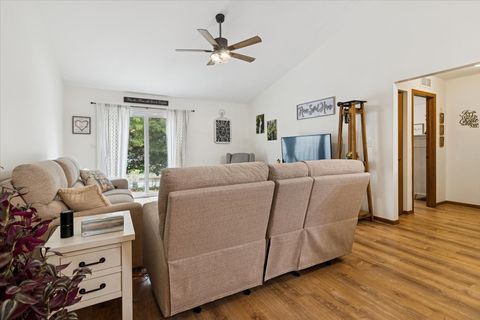 Tiny photo for 1204 Glen Mor Drive #B, Shorewood, IL 60404 (MLS # 12490040)