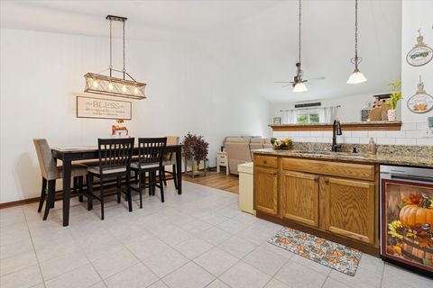 Tiny photo for 1204 Glen Mor Drive #B, Shorewood, IL 60404 (MLS # 12490040)