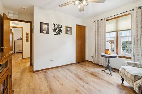 Tiny photo for 1204 Glen Mor Drive #B, Shorewood, IL 60404 (MLS # 12490040)
