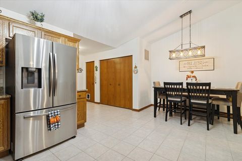 Tiny photo for 1204 Glen Mor Drive #B, Shorewood, IL 60404 (MLS # 12490040)