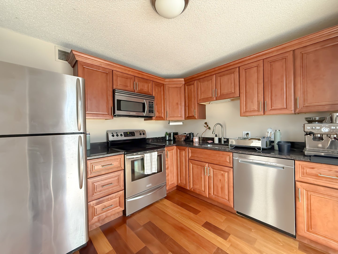 1212 N LaSalle Street 601