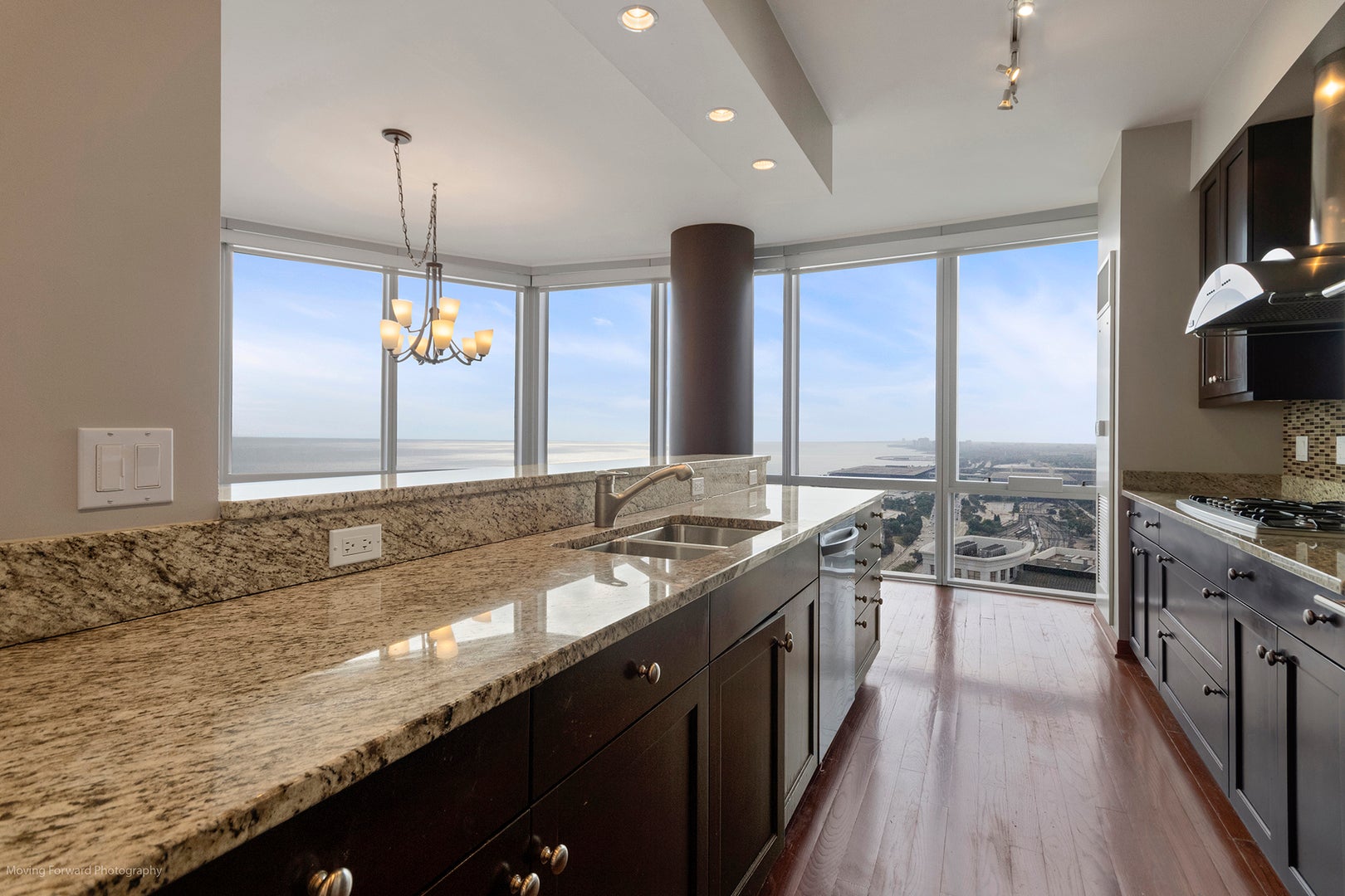 1211 S PRAIRIE Avenue 3404