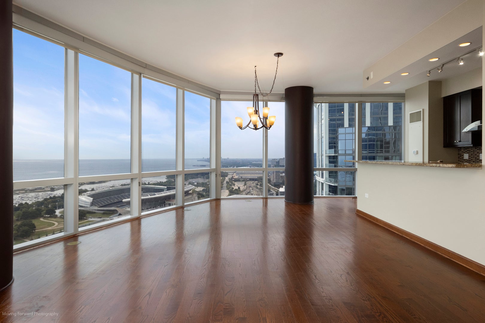 1211 S PRAIRIE Avenue 3404