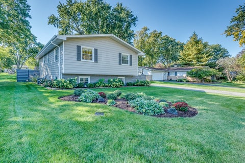 Tiny photo for 631 Smith Road, Lisle, IL 60532 (MLS # 12760310)