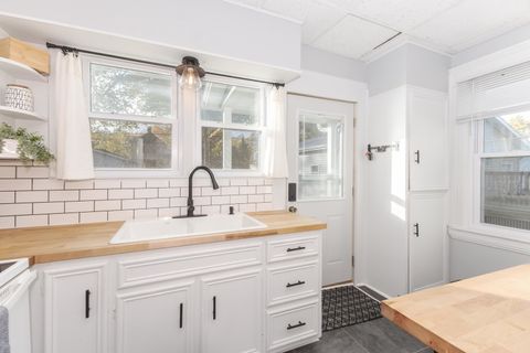 Tiny photo for 609 N Jackson Street, Clinton, IL 61727 (MLS # 12515576)