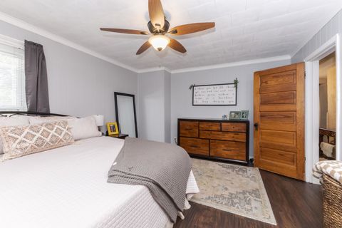 Tiny photo for 609 N Jackson Street, Clinton, IL 61727 (MLS # 12515576)