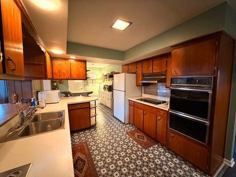 Tiny photo for 2900 W 100th Place, Evergreen Park, IL 60805 (MLS # 12575976)