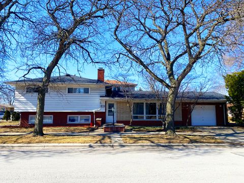 Photo of 2900 W 100th Place, Evergreen Park, IL 60805 (MLS # 12575976)