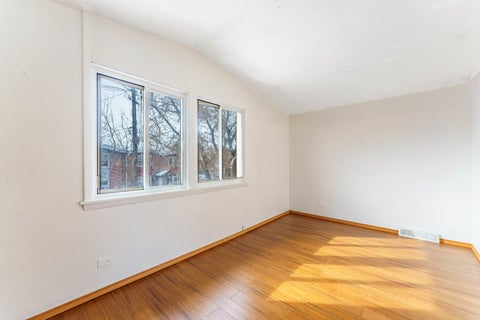 Tiny photo for 1370 Fargo Avenue #E, Des Plaines, IL 60018 (MLS # 12607901)