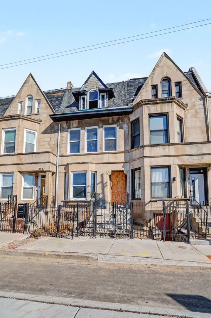 3549 S Indiana Avenue