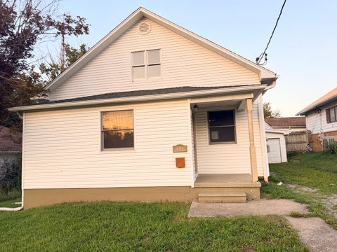 Tiny photo for 406 N Gardner Street, West Frankfort, IL 62896 (MLS # 12718169)