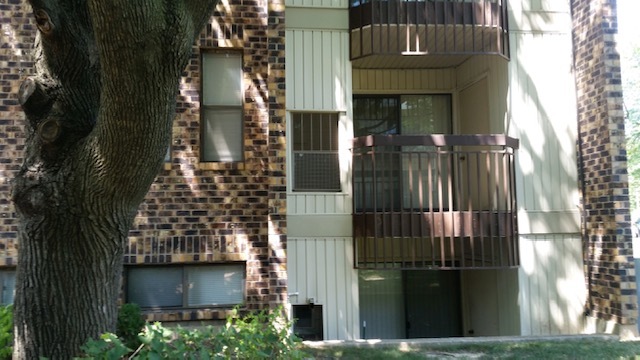 2275 COUNTRY CLUB Drive 22