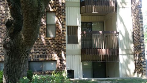 Tiny photo for 2275 COUNTRY CLUB Drive #22, Woodridge, IL 60517 (MLS # 12505322)