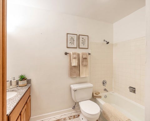 Tiny photo for 1475 Rebecca Drive #208, Hoffman Estates, IL 60169 (MLS # 12751396)