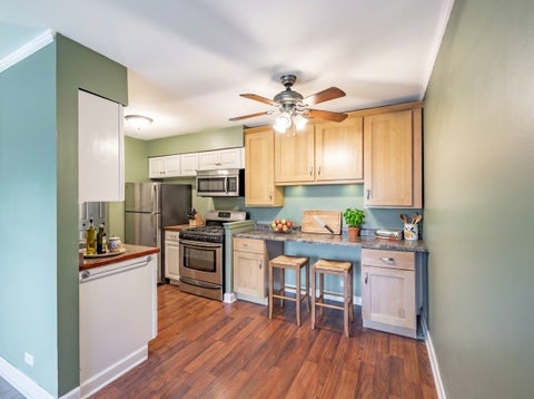 Tiny photo for 1475 Rebecca Drive #208, Hoffman Estates, IL 60169 (MLS # 12751396)