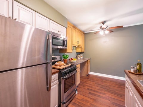 Tiny photo for 1475 Rebecca Drive #208, Hoffman Estates, IL 60169 (MLS # 12751396)