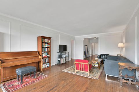 Tiny photo for 5555 N SHERIDAN Road #507, Chicago, IL 60640 (MLS # 12483628)