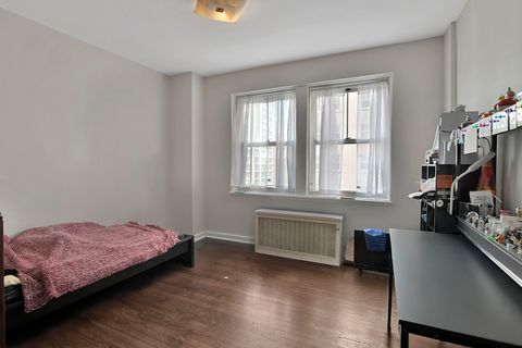Tiny photo for 5555 N SHERIDAN Road #507, Chicago, IL 60640 (MLS # 12483628)