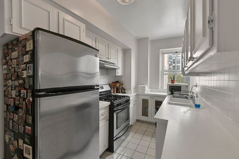 Tiny photo for 5555 N SHERIDAN Road #507, Chicago, IL 60640 (MLS # 12483628)