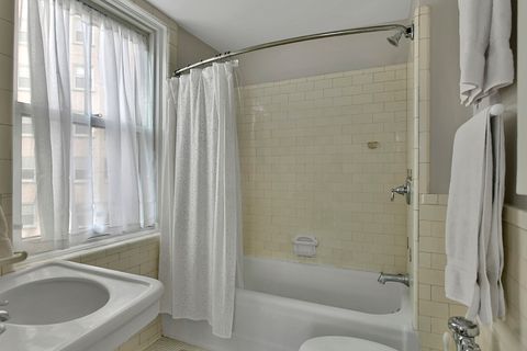 Tiny photo for 5555 N SHERIDAN Road #507, Chicago, IL 60640 (MLS # 12483628)