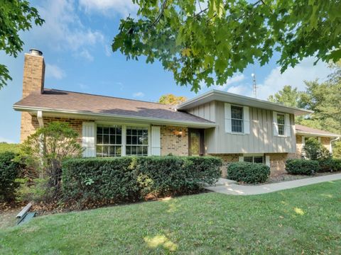 Photo of 3303 Vermont Road, Woodstock, IL 60098 (MLS # 12452760)