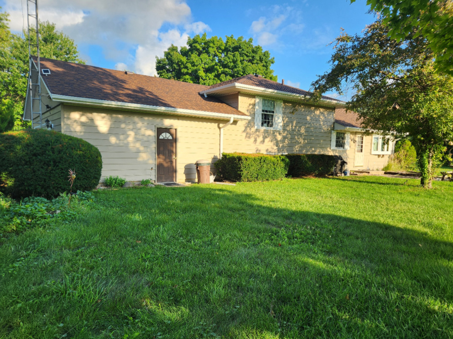 Woodstock, Illinois 60098, United States, 4 Bedrooms Bedrooms, ,3 BathroomsBathrooms,Residential,Active,225572