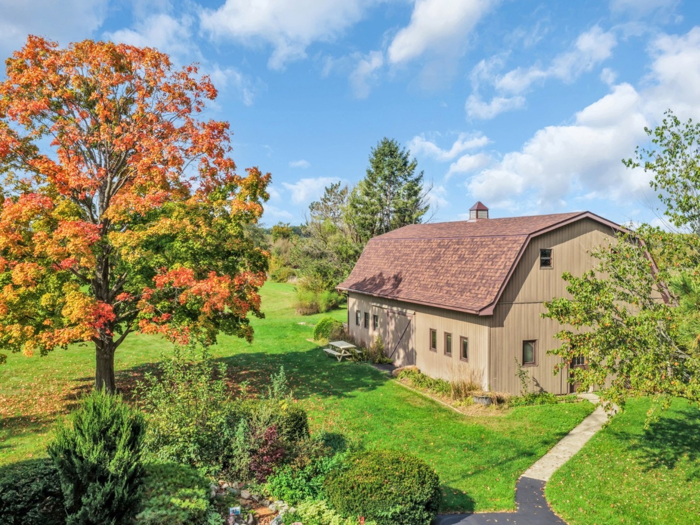 Woodstock, Illinois 60098, United States, 4 Bedrooms Bedrooms, ,3 BathroomsBathrooms,Residential,Active,225572