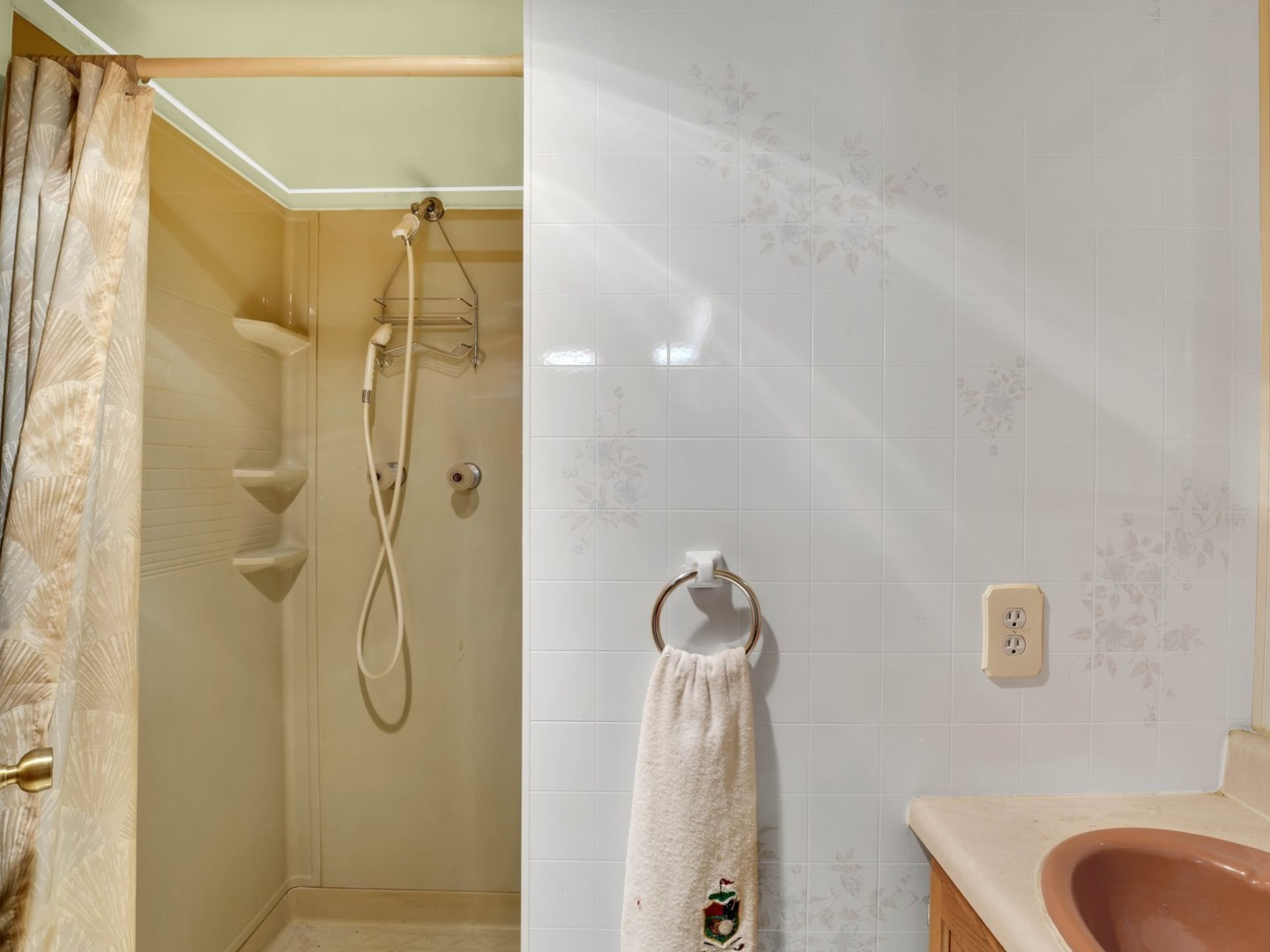 Woodstock, Illinois 60098, United States, 4 Bedrooms Bedrooms, ,3 BathroomsBathrooms,Residential,Active,225572